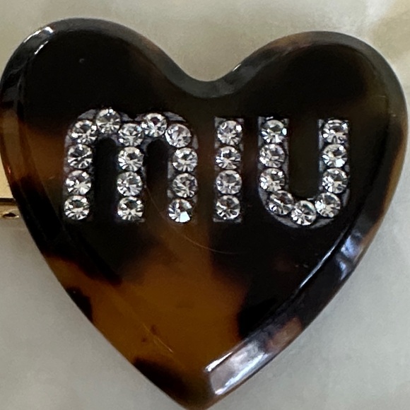Miu Miu Tortoiseshell Heart Hair Clip with Gold Accents main image 8